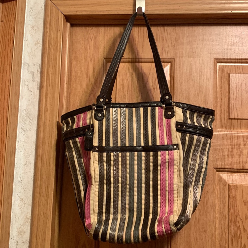 🌻2/$15🌻 Liz Claiborne Striped Tote with Leather Handles and Accents